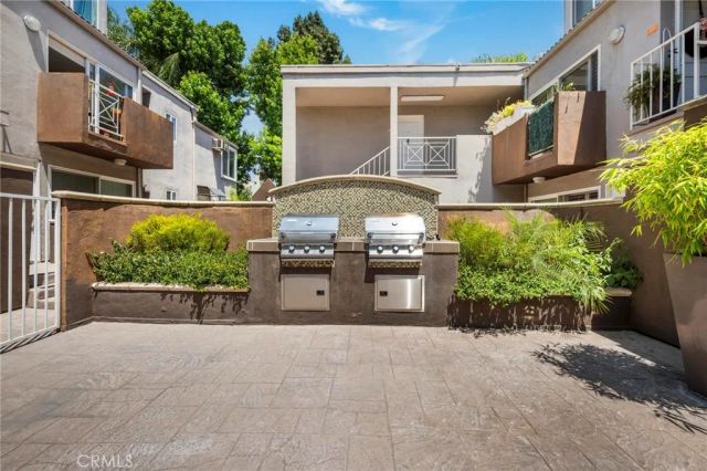 355 N Maple Street 121, Burbank, CA 91505