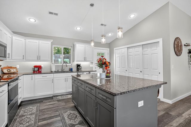 518 Clearwater Drive, Fordland, MO 65652