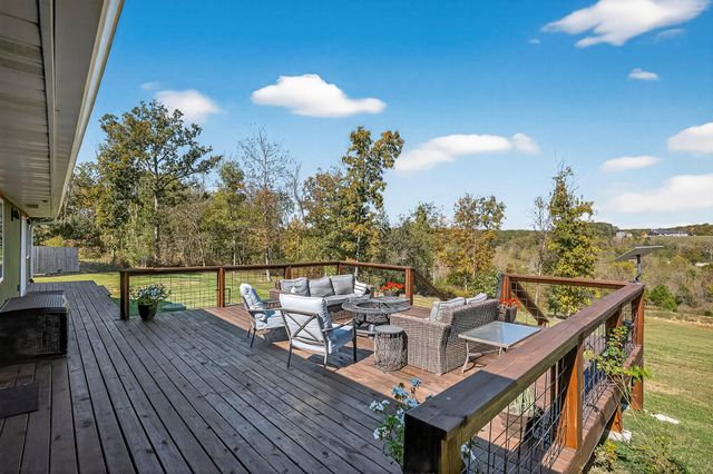 518 Clearwater Drive, Fordland, MO 65652