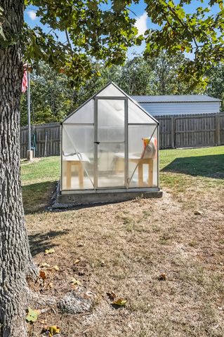 518 Clearwater Drive, Fordland, MO 65652