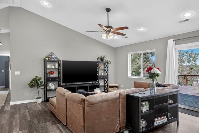 518 Clearwater Drive, Fordland, MO 65652