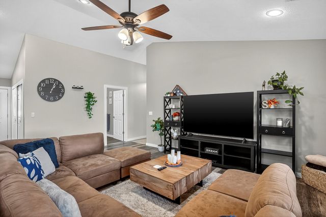 518 Clearwater Drive, Fordland, MO 65652