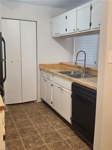 633 Crows Nest CT, Virginia Beach, VA 23462