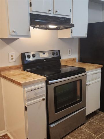 633 Crows Nest CT, Virginia Beach, VA 23462