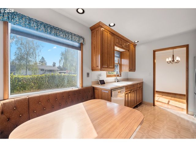 14220 Ne SAN RAFAEL St, Portland, OR 97230