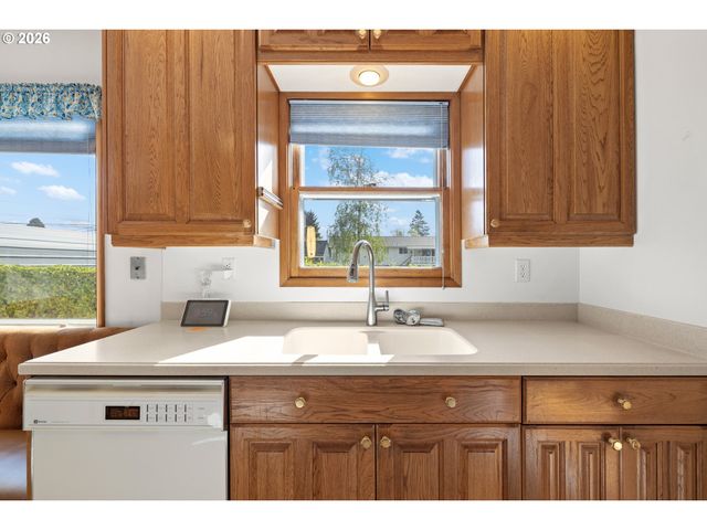 14220 Ne SAN RAFAEL St, Portland, OR 97230