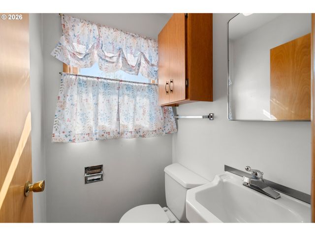 14220 Ne SAN RAFAEL St, Portland, OR 97230