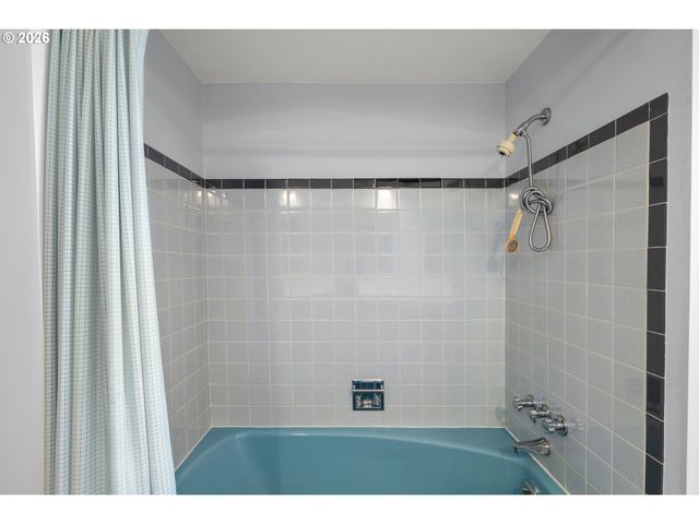 14220 Ne SAN RAFAEL St, Portland, OR 97230