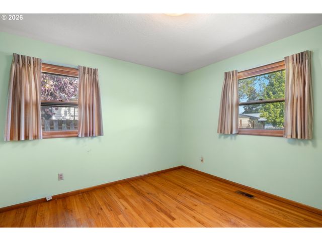 14220 Ne SAN RAFAEL St, Portland, OR 97230