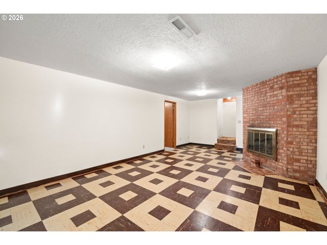 14220 Ne SAN RAFAEL St, Portland, OR 97230