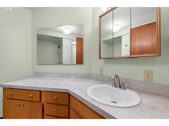 14220 Ne SAN RAFAEL St, Portland, OR 97230