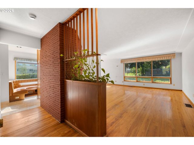 14220 Ne SAN RAFAEL St, Portland, OR 97230