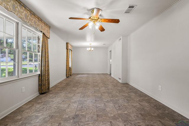 1601 Auburn Dr., Longview, TX 75601