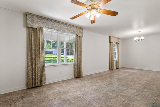 1601 Auburn Dr., Longview, TX 75601