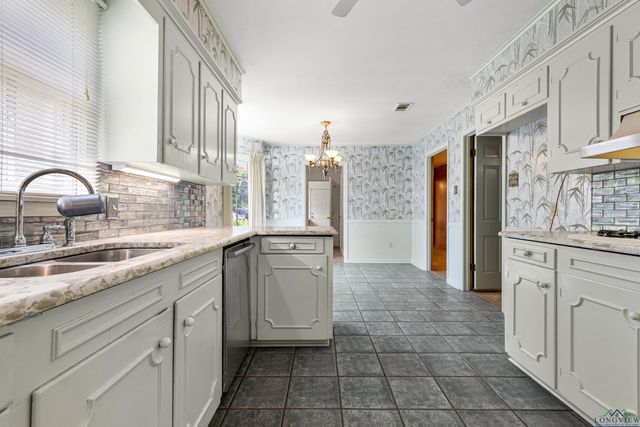 1601 Auburn Dr., Longview, TX 75601