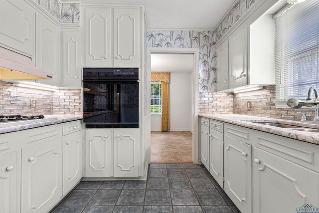 1601 Auburn Dr., Longview, TX 75601