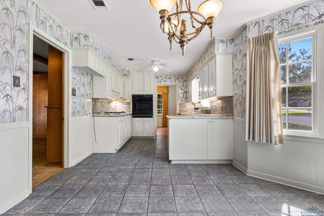 1601 Auburn Dr., Longview, TX 75601