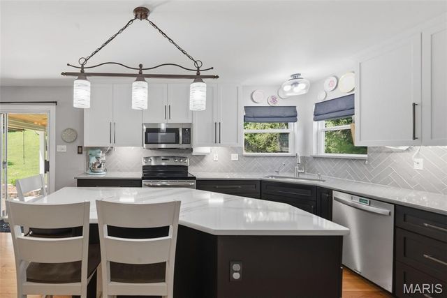 329 Gateford Drive, Ballwin, MO 63021