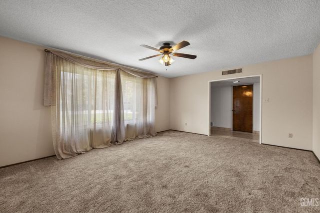 320 Hume Lane, Bakersfield, CA 93309