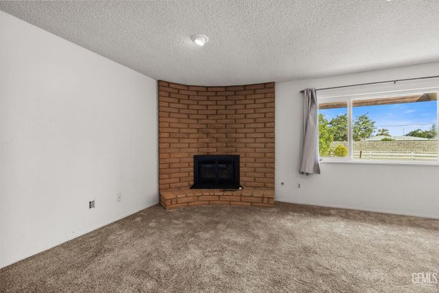 320 Hume Lane, Bakersfield, CA 93309