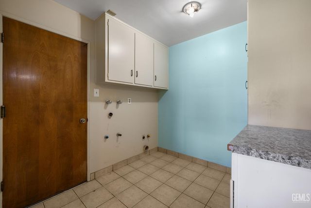 320 Hume Lane, Bakersfield, CA 93309