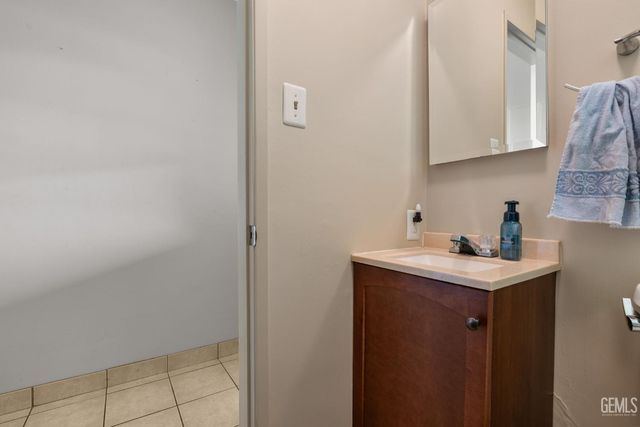 320 Hume Lane, Bakersfield, CA 93309