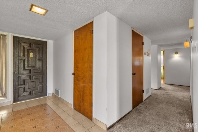 320 Hume Lane, Bakersfield, CA 93309