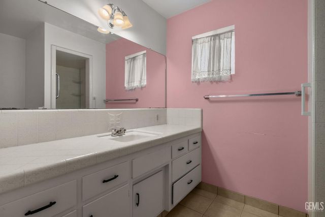 320 Hume Lane, Bakersfield, CA 93309