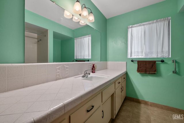 320 Hume Lane, Bakersfield, CA 93309