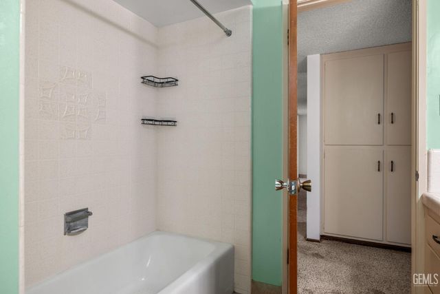 320 Hume Lane, Bakersfield, CA 93309