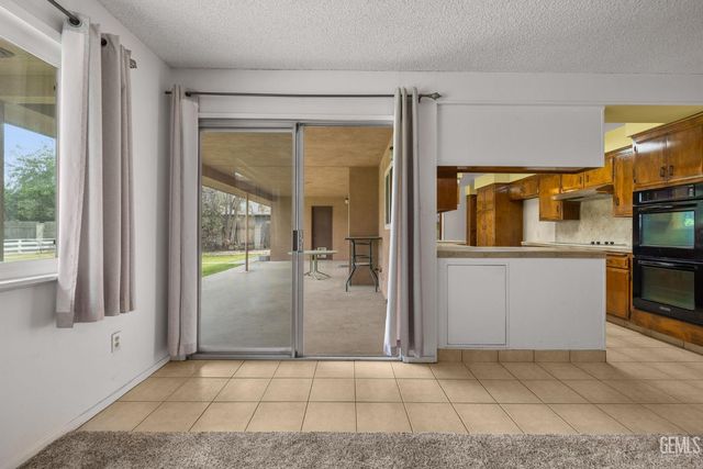 320 Hume Lane, Bakersfield, CA 93309