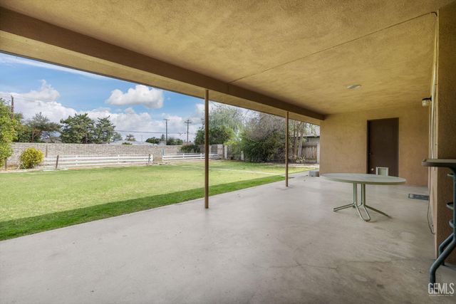 320 Hume Lane, Bakersfield, CA 93309