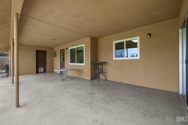 320 Hume Lane, Bakersfield, CA 93309