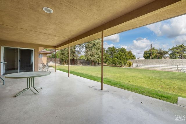 320 Hume Lane, Bakersfield, CA 93309