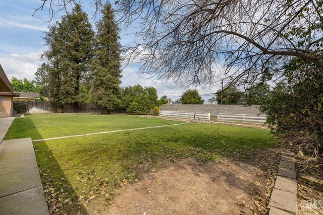 320 Hume Lane, Bakersfield, CA 93309