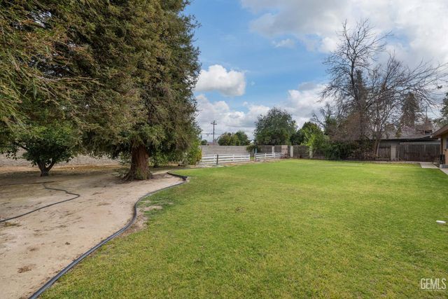 320 Hume Lane, Bakersfield, CA 93309