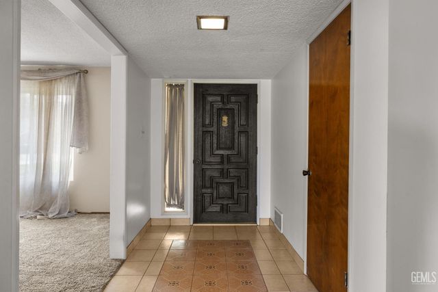 320 Hume Lane, Bakersfield, CA 93309