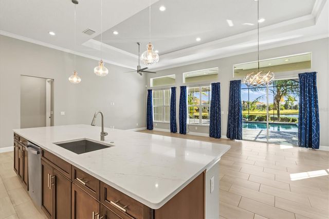 7209 WHITTLEBURY TRAIL, Bradenton, FL 34202