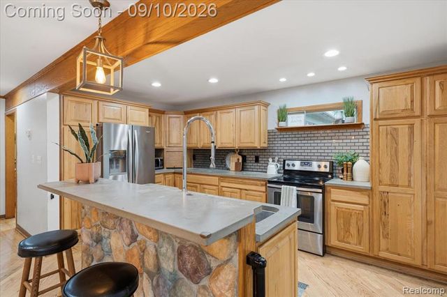 47466 Vanker Avenue, Shelby Twp, MI 48317
