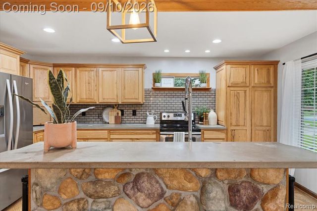 47466 Vanker Avenue, Shelby Twp, MI 48317