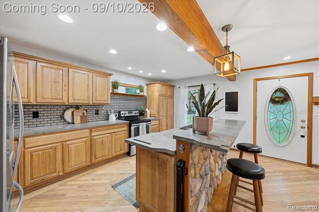 47466 Vanker Avenue, Shelby Twp, MI 48317