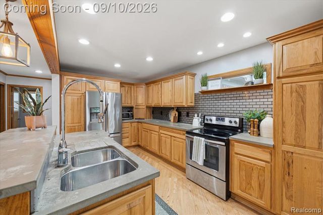 47466 Vanker Avenue, Shelby Twp, MI 48317