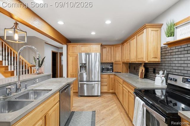 47466 Vanker Avenue, Shelby Twp, MI 48317