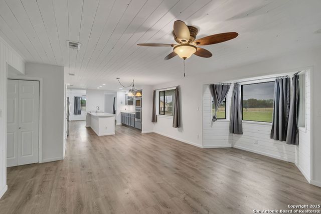 30040 Leroy Scheel, Bulverde, TX 78163