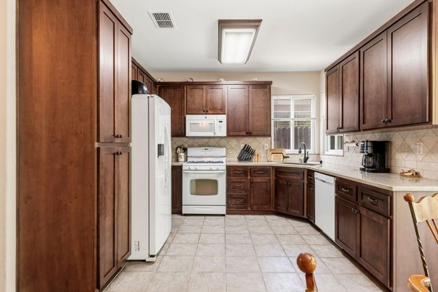 9401 Canmoor Cir, Elk Grove, CA 95758