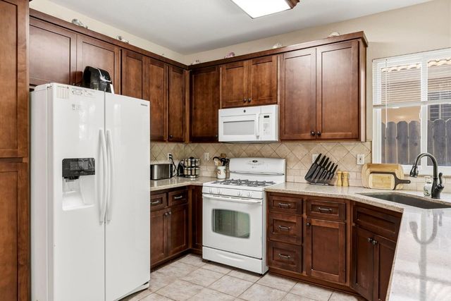 9401 Canmoor Cir, Elk Grove, CA 95758