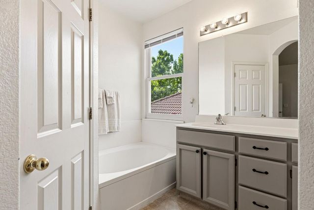 9401 Canmoor Cir, Elk Grove, CA 95758