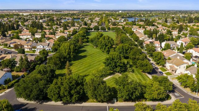 9401 Canmoor Cir, Elk Grove, CA 95758