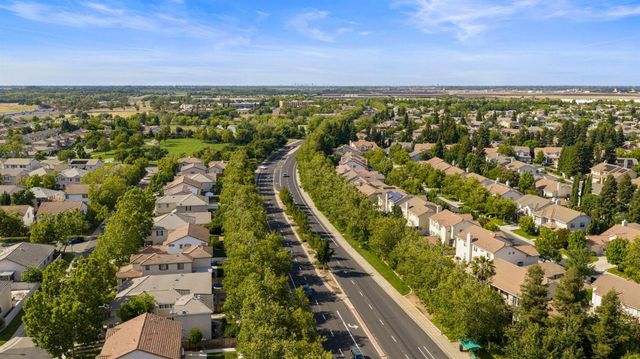 9401 Canmoor Cir, Elk Grove, CA 95758