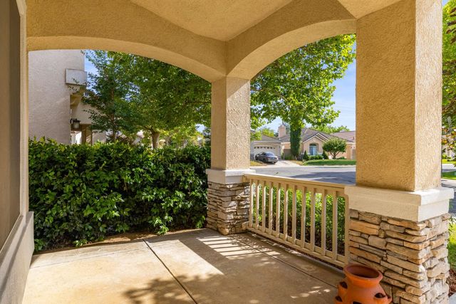 9401 Canmoor Cir, Elk Grove, CA 95758